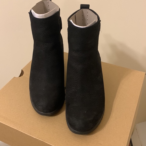 🖤Adorable UGG Booties🖤 - Picture 3 of 9